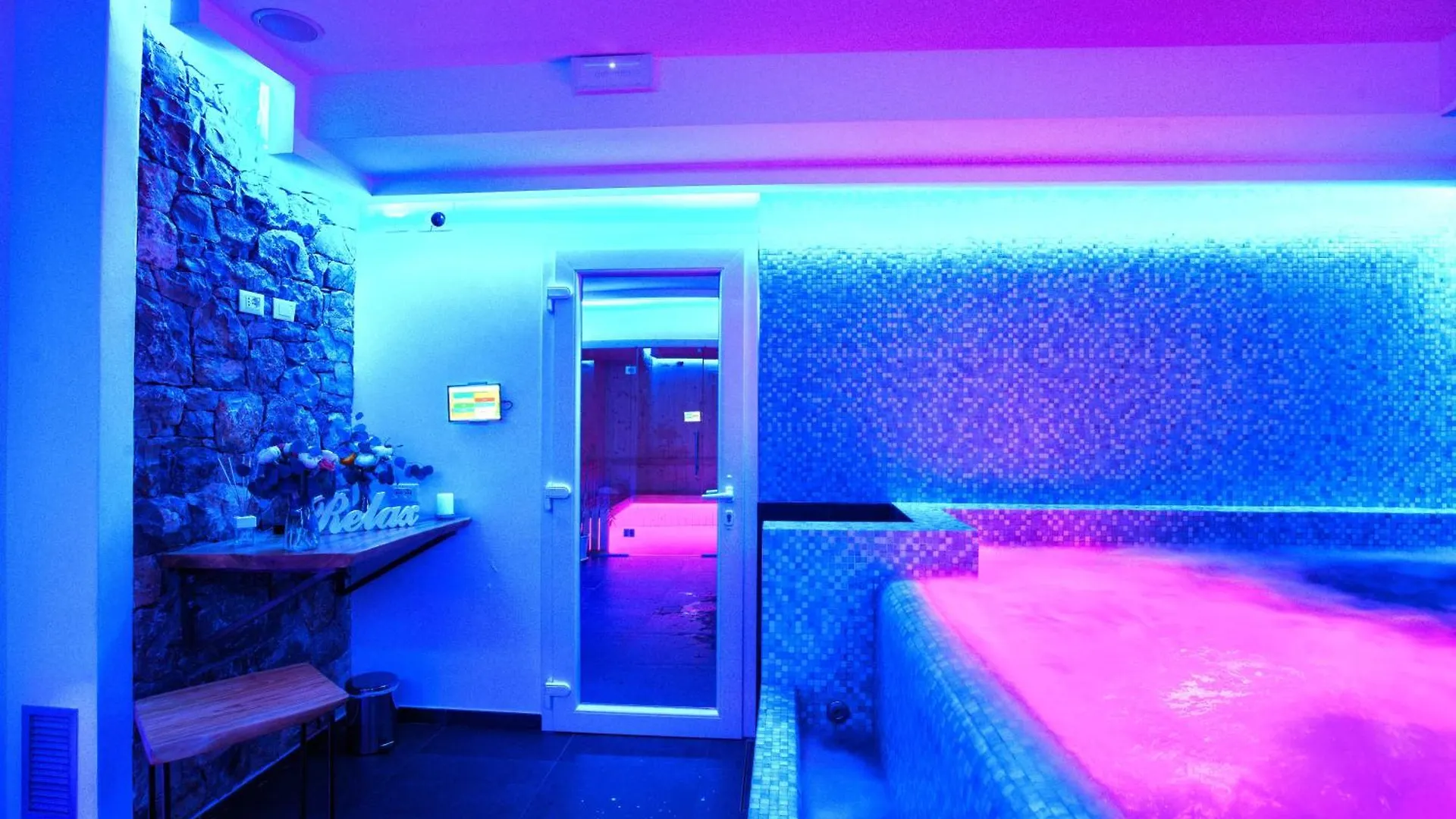 Casa Con Piscina Jacuzzi Ac Wifi E Biciclette Elettriche Apartment Bordighera